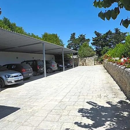 Grotta Monaca Ξενοδοχείο με διαμερίσματα 3*