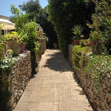 Grotta Monaca Апарт-отель 3*